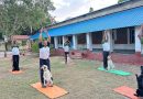 एनडीए कॅडेट्स, लष्करी कर्मचारी आणि त्यांचे कुटुंबीय आणि लष्कराचे कुत्रे पुण्यात आंतरराष्ट्रीय योग दिन साजरा करतात