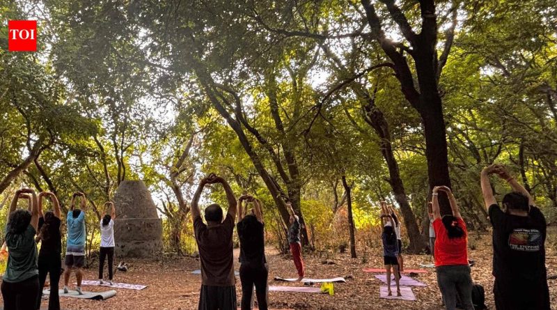 आंतरराष्ट्रीय योग दिनाच्या सत्राचे उद्दिष्ट शहरातील रहिवाशांना पुण्यातील नद्यांच्या नैसर्गिक सौंदर्याशी पुन्हा जोडण्याचे आहे. आंतरराष्ट्रीय योग दिनाच्या सत्राचे उद्दिष्ट शहरातील रहिवाशांना पुण्यातील नद्यांच्या नैसर्गिक सौंदर्याशी पुन्हा जोडण्याचे आहे.