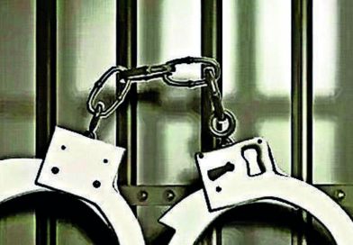 कोरेगाव पार्क पोलिसांनी 500 रुपयांच्या 300 बनावट नोटा जप्त, दोघांना अटक कोरेगाव पार्क पोलिसांनी 500 रुपयांच्या 300 बनावट नोटा जप्त, दोघांना अटक