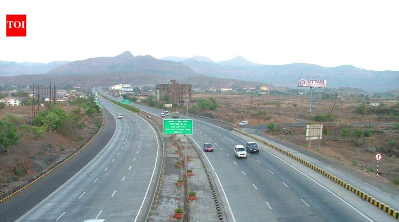 पुणे-मुंबई द्रुतगती मार्गावर चार जणांनी ट्रकचालकाला लुटले