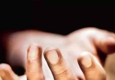 पत्नीचा चाकूने वार करून खून केल्याप्रकरणी सफाई कामगारावर गुन्हा दाखल | पुणे बातम्या पत्नीचा चाकूने वार करून खून केल्याप्रकरणी सफाई कामगारावर गुन्हा दाखल | पुणे बातम्या