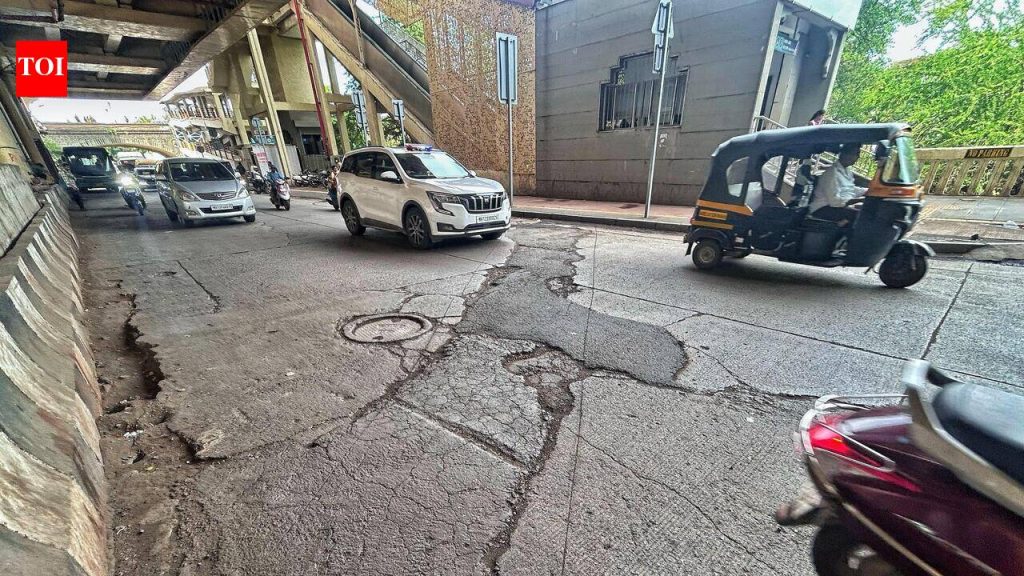 पावसाला सुरुवात होताच खड्ड्यांच्या तक्रारी पीएमसीकडे; नागरी दुरुस्ती आणि देखभाल प्रणालीवर टीका केली