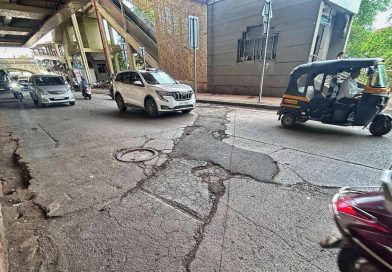 पावसाला सुरुवात होताच खड्ड्यांच्या तक्रारी पीएमसीकडे; नागरी दुरुस्ती आणि देखभाल प्रणालीवर टीका केली