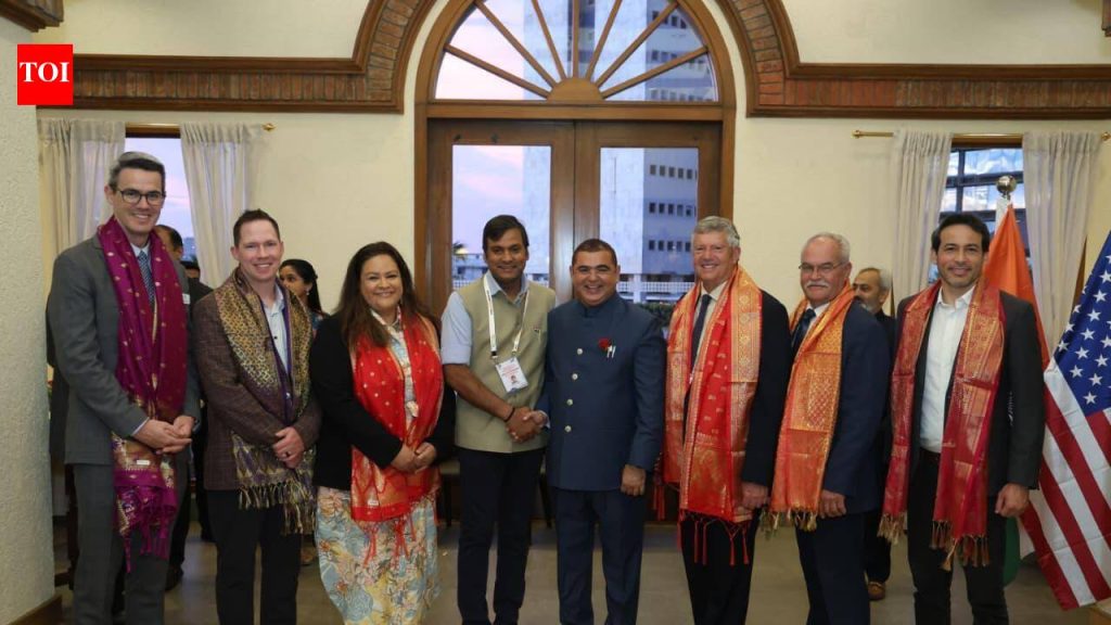 उटाह सिनेटर म्हणतात, भारत आणि अमेरिकेने एकमेकांकडून शिकले पाहिजे