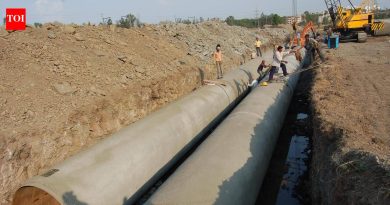 महाराष्ट्राचे मुख्यमंत्री देवेंद्र फडणवीस यांनी पवना पाइपलाइनबाबत बैठक बोलावली आहे