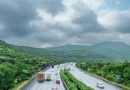 एमएसआरडीसीने सुधारित निधी योजना सरकारला सादर केल्याने पुणे-मुंबई एक्स्प्रेस वे रुंदीकरणाला गती मिळणार आहे.