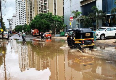 वाढत्या किंमतीमुळे पावसाळ्यातील अडचणींमध्ये भर पडत असल्याने पावसाने ग्रासलेले पुणे अधिक पैसे मोजते वाढत्या किंमतीमुळे पावसाळ्यातील अडचणींमध्ये भर पडत असल्याने पावसाने ग्रासलेले पुणे अधिक पैसे मोजते