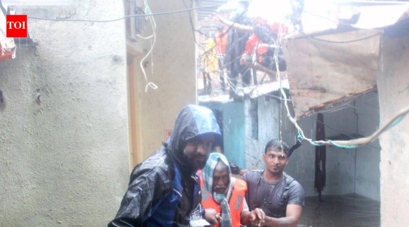 पिंपरी चिंचवडमधील सखल भागात मुसळधार पावसामुळे 4,200 हून अधिक लोकांचे स्थलांतर पिंपरी चिंचवडमधील सखल भागात मुसळधार पावसामुळे 4,200 हून अधिक लोकांचे स्थलांतर