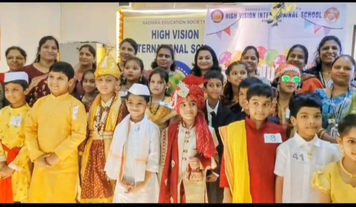 भारतीय संस्कृतीचा दिमाखदार साज: हाय व्हिजन इंटरनॅशनल स्कूलचा पेरेंट-किड फॅशन शो ठरला आकर्षण भारतीय संस्कृतीचा दिमाखदार साज: हाय व्हिजन इंटरनॅशनल स्कूलचा पेरेंट-किड फॅशन शो ठरला आकर्षण