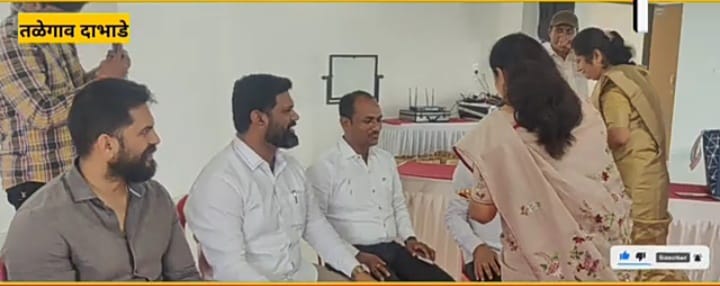 तळेगाव दाभाडे नगरपरिषदेच्या रक्षाबंधन सोहळ्यात मजनू नाटेकर उपस्थित; नगरसेवक पद रद्द झाले  असताना नगरसेवक म्हणून की सामान्य नागरिक म्हणून?