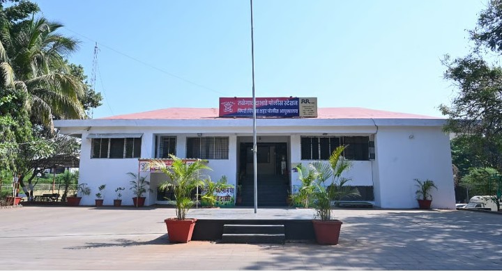 तळेगाव दाभाडे पोलिसांची कारवाई; दरोड्याच्या तयारीच्या संशयावरून पाच जणांविरुद्ध गुन्हा: हत्यारे व संशयास्पद साहित्य बाळगल्याचा आरोप तळेगाव दाभाडे पोलिसांची कारवाई; दरोड्याच्या तयारीच्या संशयावरून पाच जणांविरुद्ध गुन्हा: हत्यारे व संशयास्पद साहित्य बाळगल्याचा आरोप